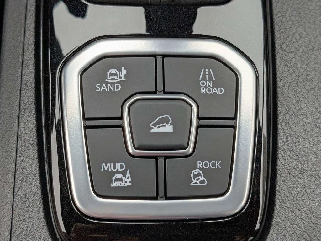 New 2026 Super Black Nissan Crew Cab SV image 20