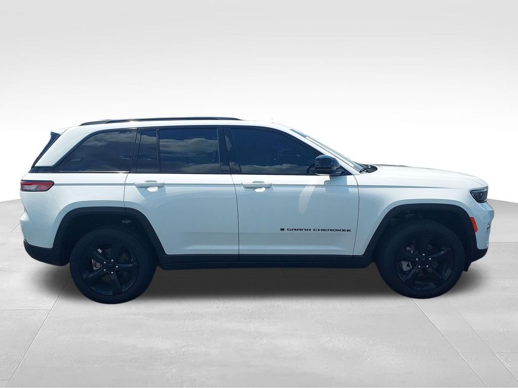 Used 2025 White Jeep Limited image 8