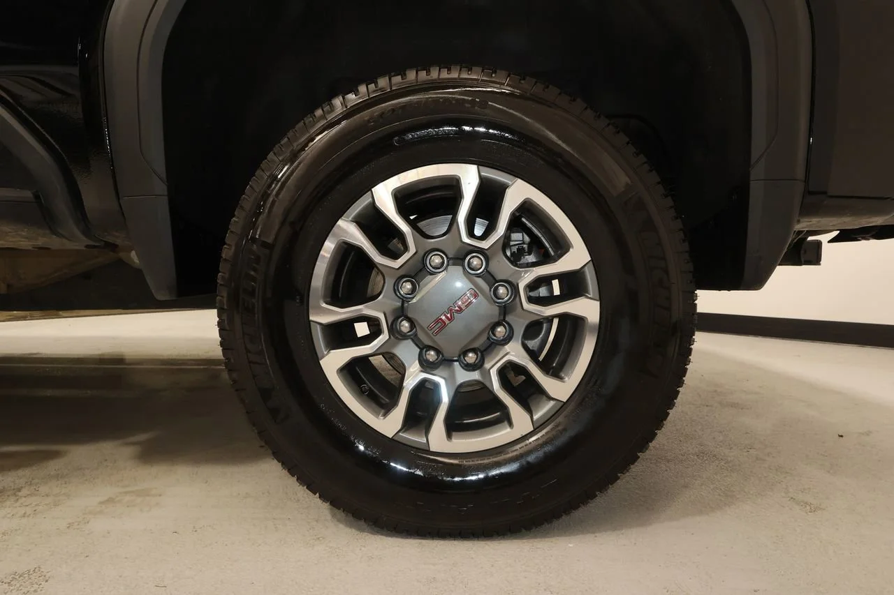 Used 2024 Onyx Black GMC SLT image 35