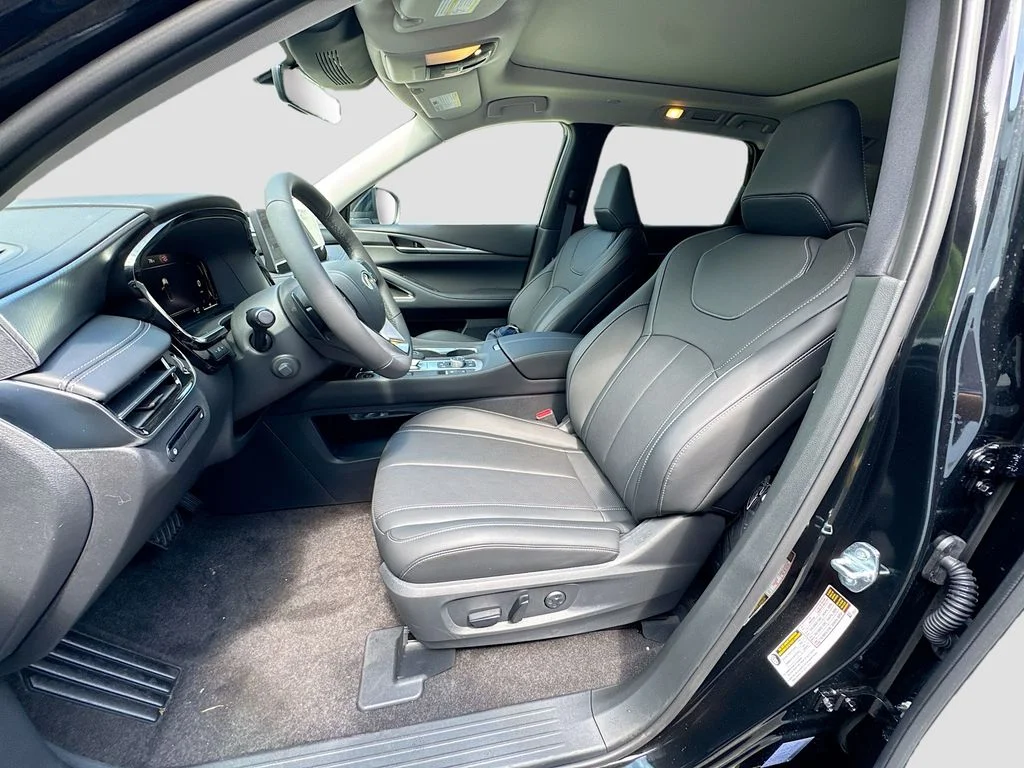 New 2027 MINERAL BLACK INFINITI Luxe FWD image 22