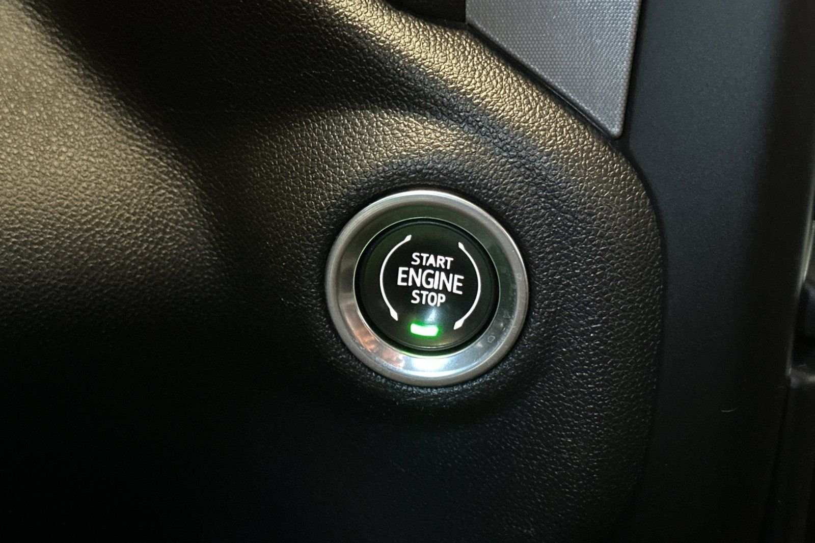Used 2020 Black GMC Elevation image 22