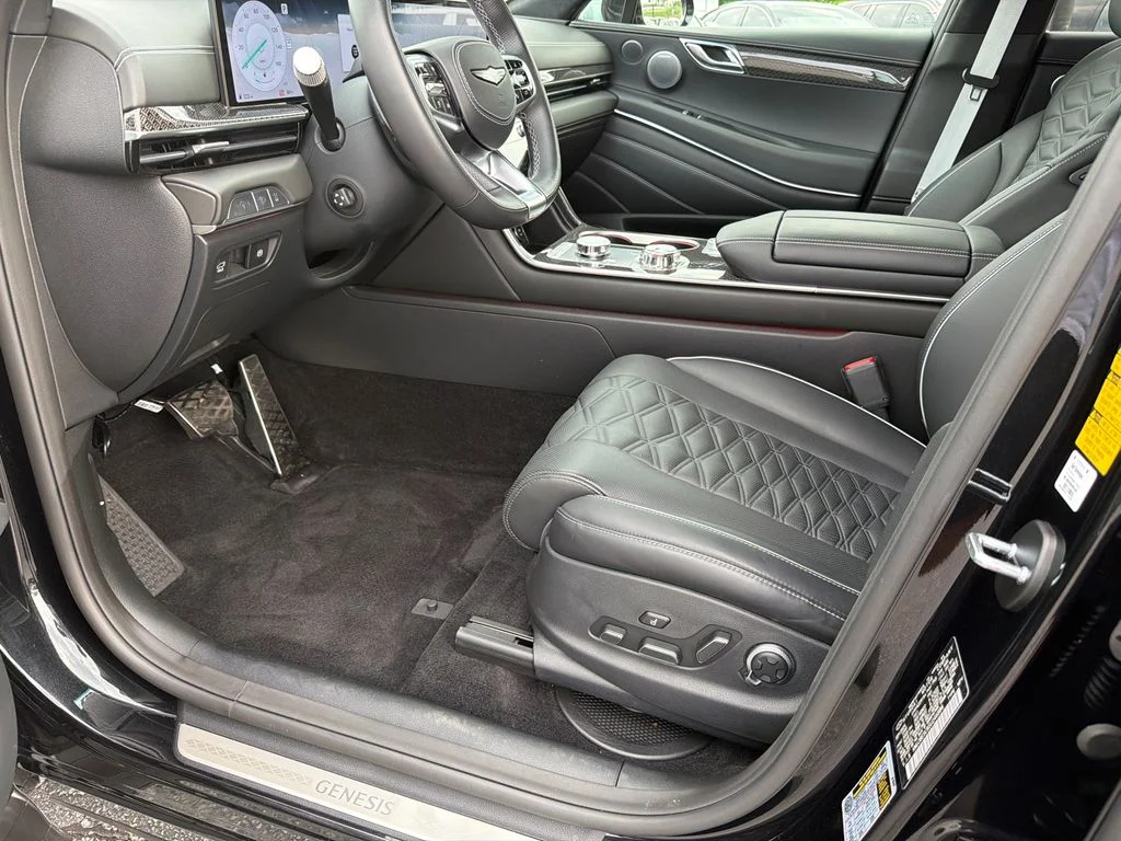 Used 2025 Black Genesis 3.5T e-SC image 9