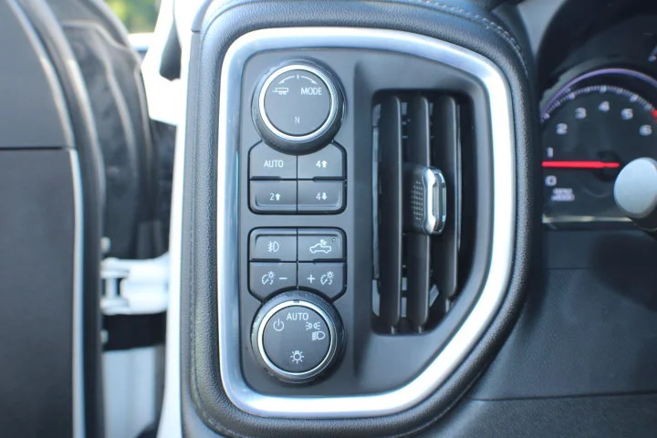 Used 2021 SUMMIT WHITE Chevrolet LT Trail Boss image 7