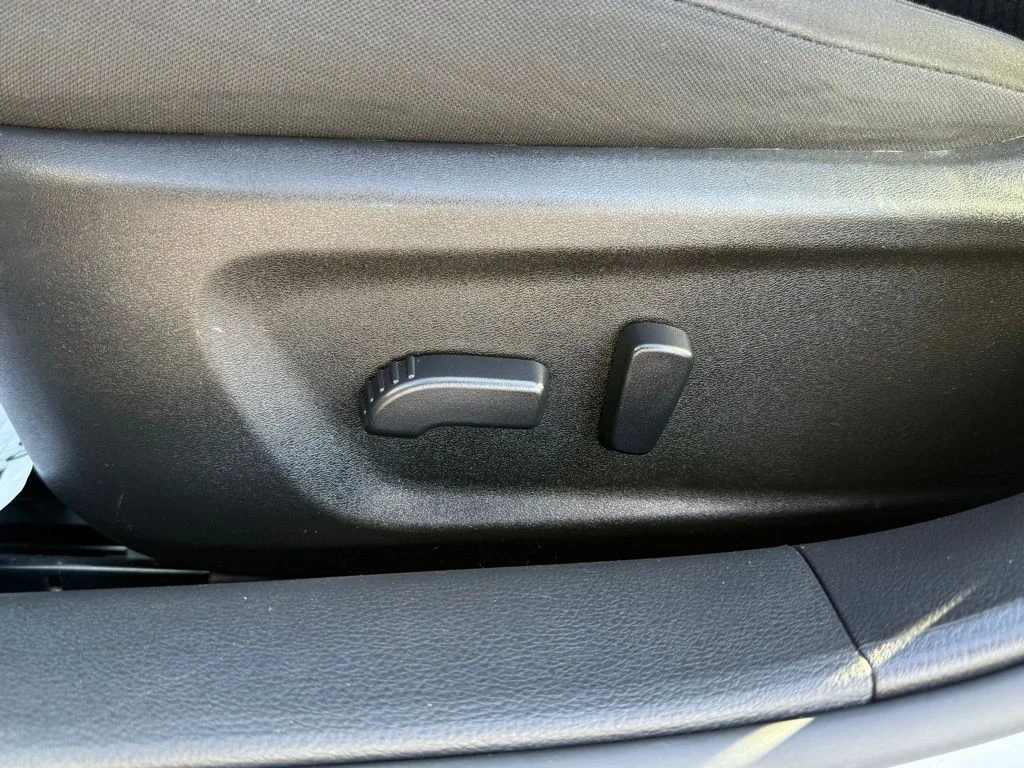 Used 2024 Silver Nissan 2.5 SV image 33