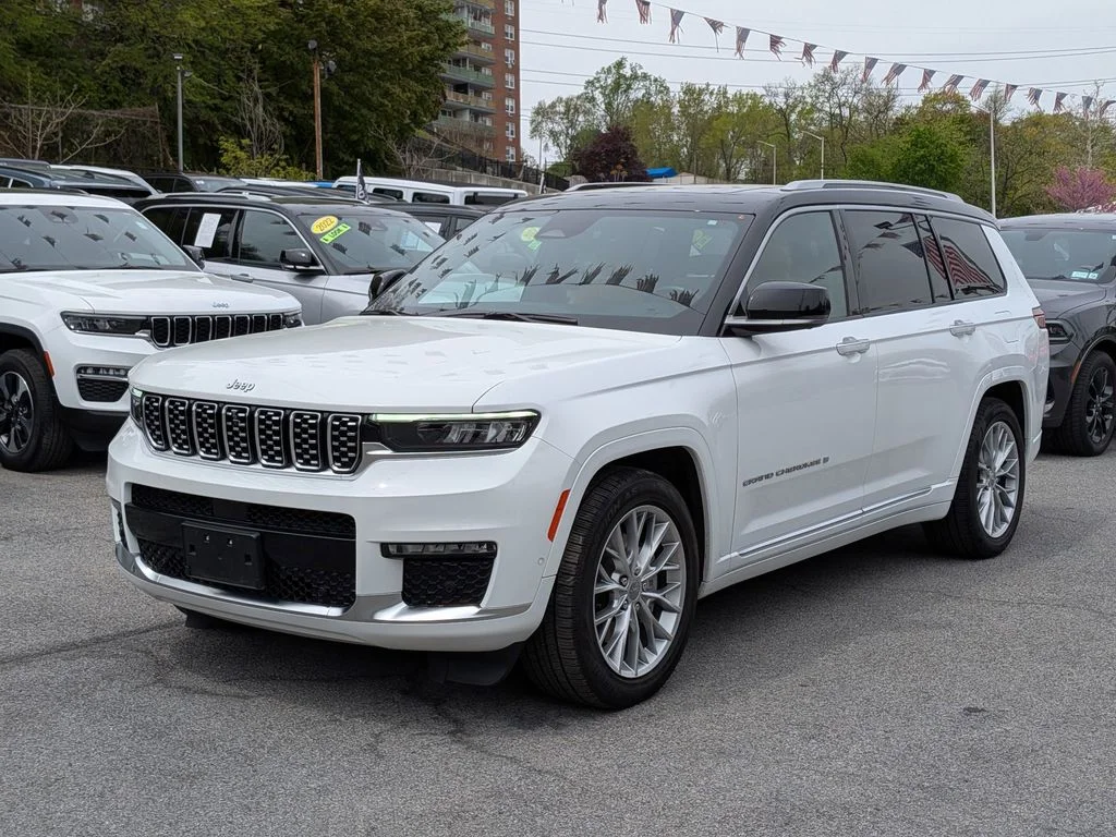 Used 2023 White Jeep Summit image 1