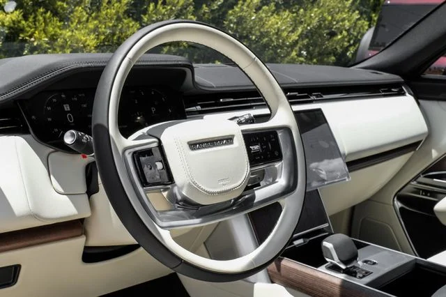 New 2026 Black Land Rover SE image 21