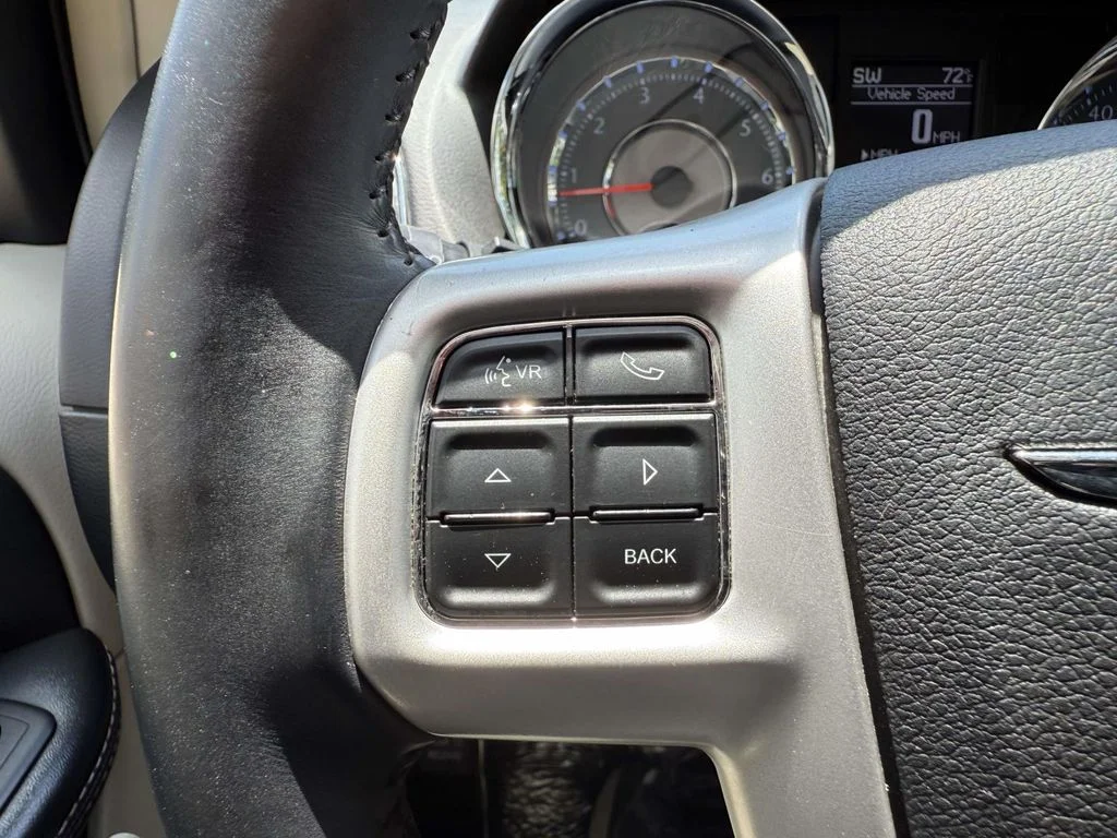 2015 Chrysler Town & Country Touring - Photo 24