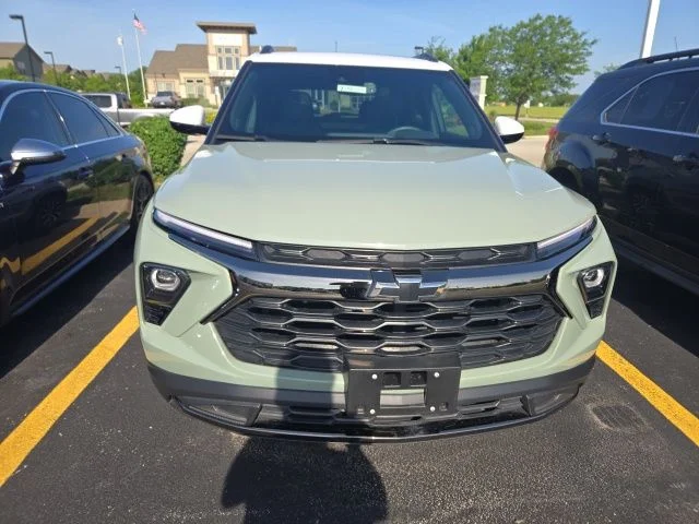 Used 2025 Green Chevrolet ACTIV image 2