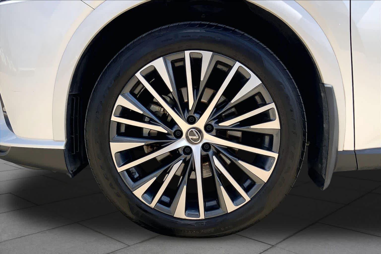 Used 2023 Eminent White Pearl Lexus Premium Plus image 11