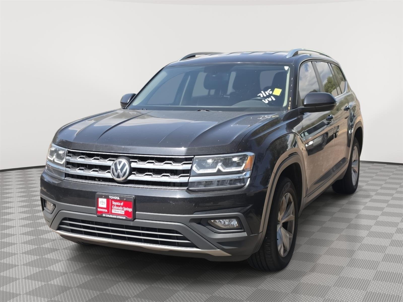 Used 2019 Deep Black Pearl Volkswagen 3.6L V6 SE image 3