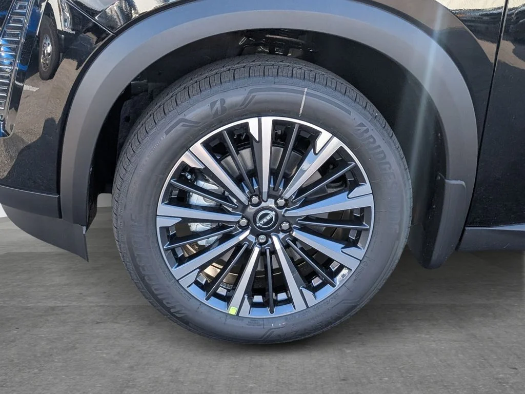 New 2026 Super Black Nissan Platinum image 4