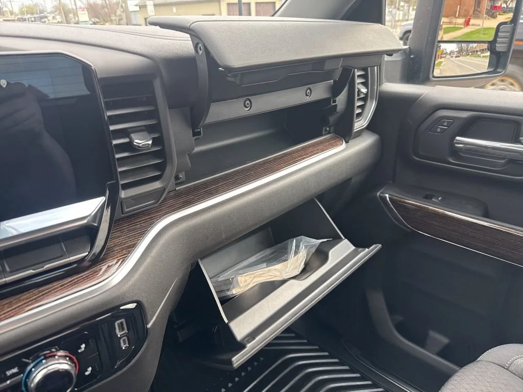 Used 2025 Onyx Black GMC SLE image 43