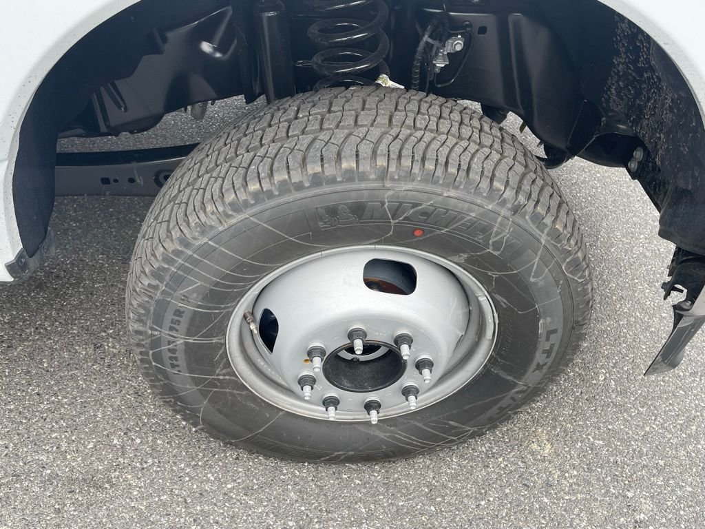 New 2026 Oxford White Ford F-350® XL image 15