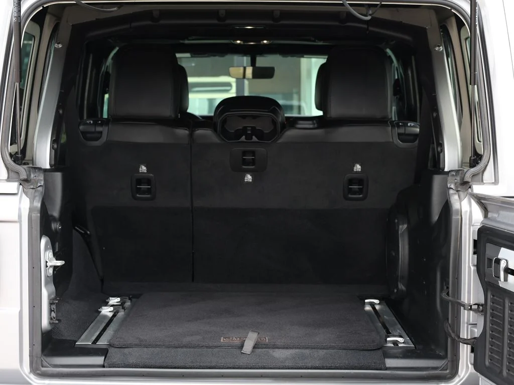 Used 2020 Silver Jeep Unlimited Rubicon image 8
