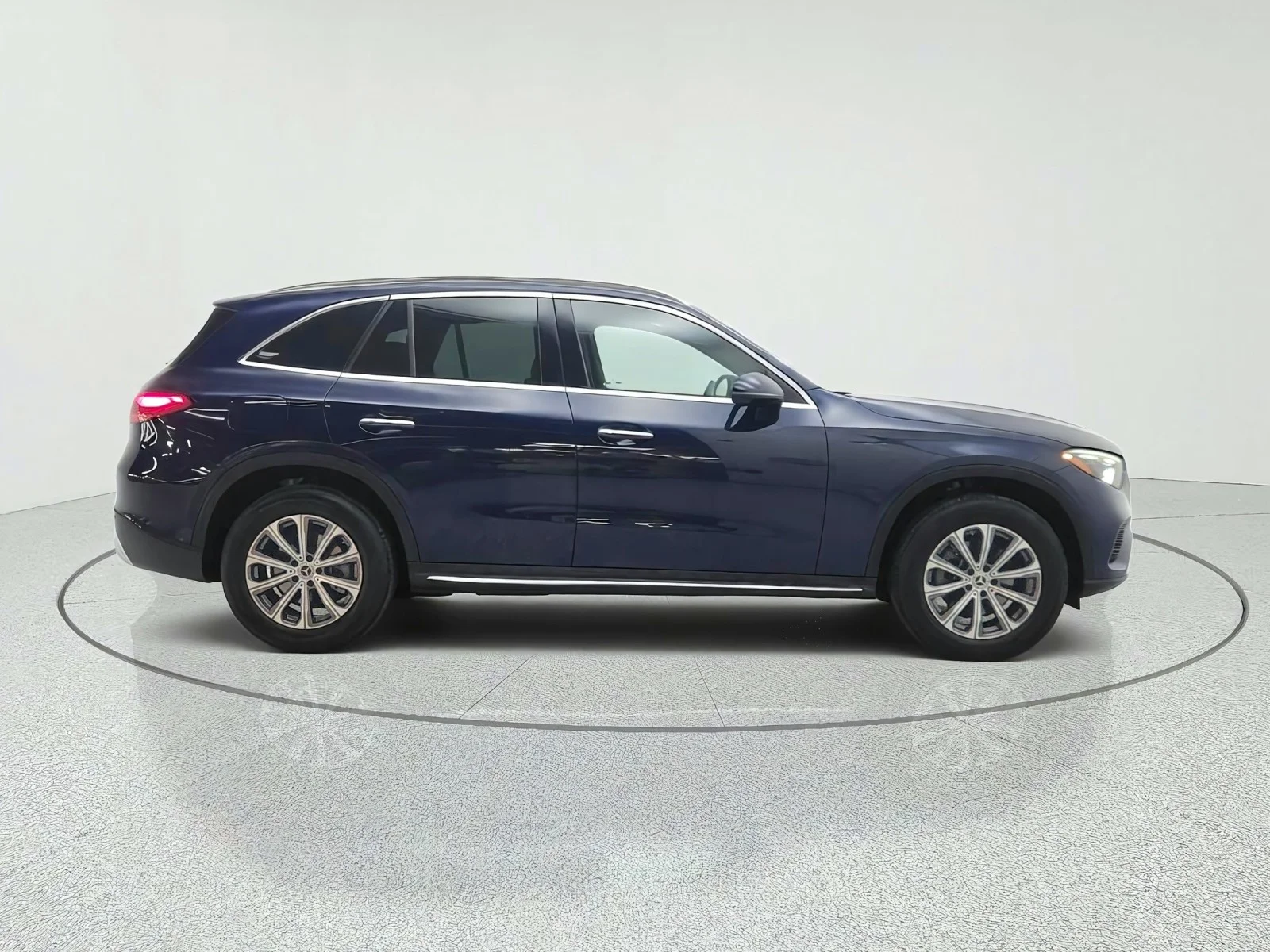 Used 2024 Nautical Blue Metallic Mercedes-Benz GLC 300 4MATIC® SUV image 4