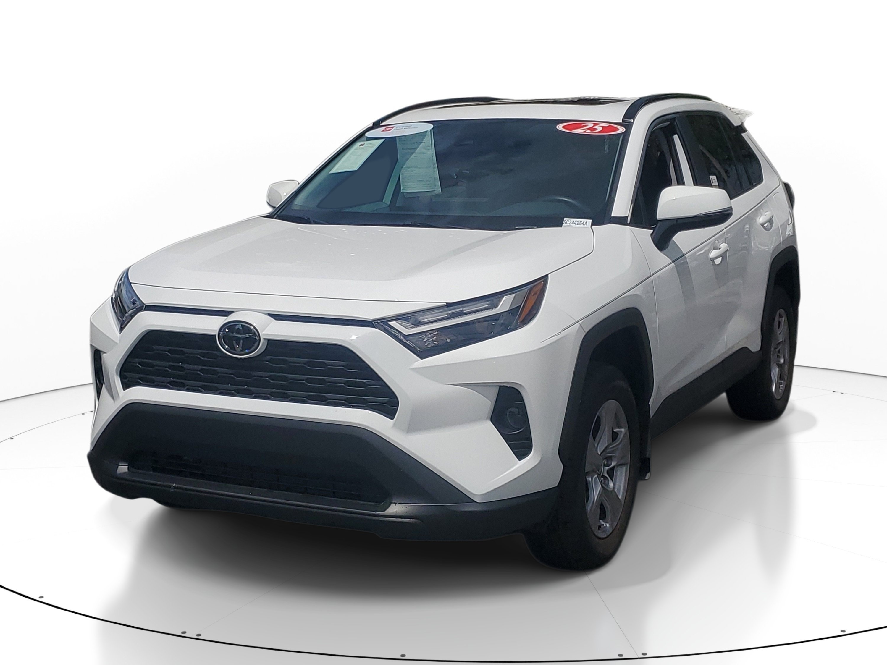 Used 2025 Ice Cap Toyota XLE image 3