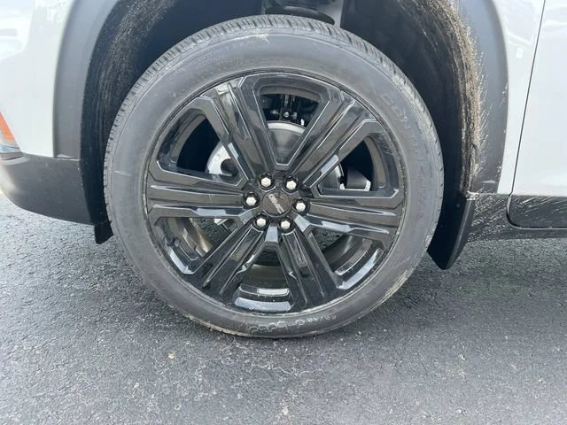 New 2026 Summit White GMC Elevation image 30