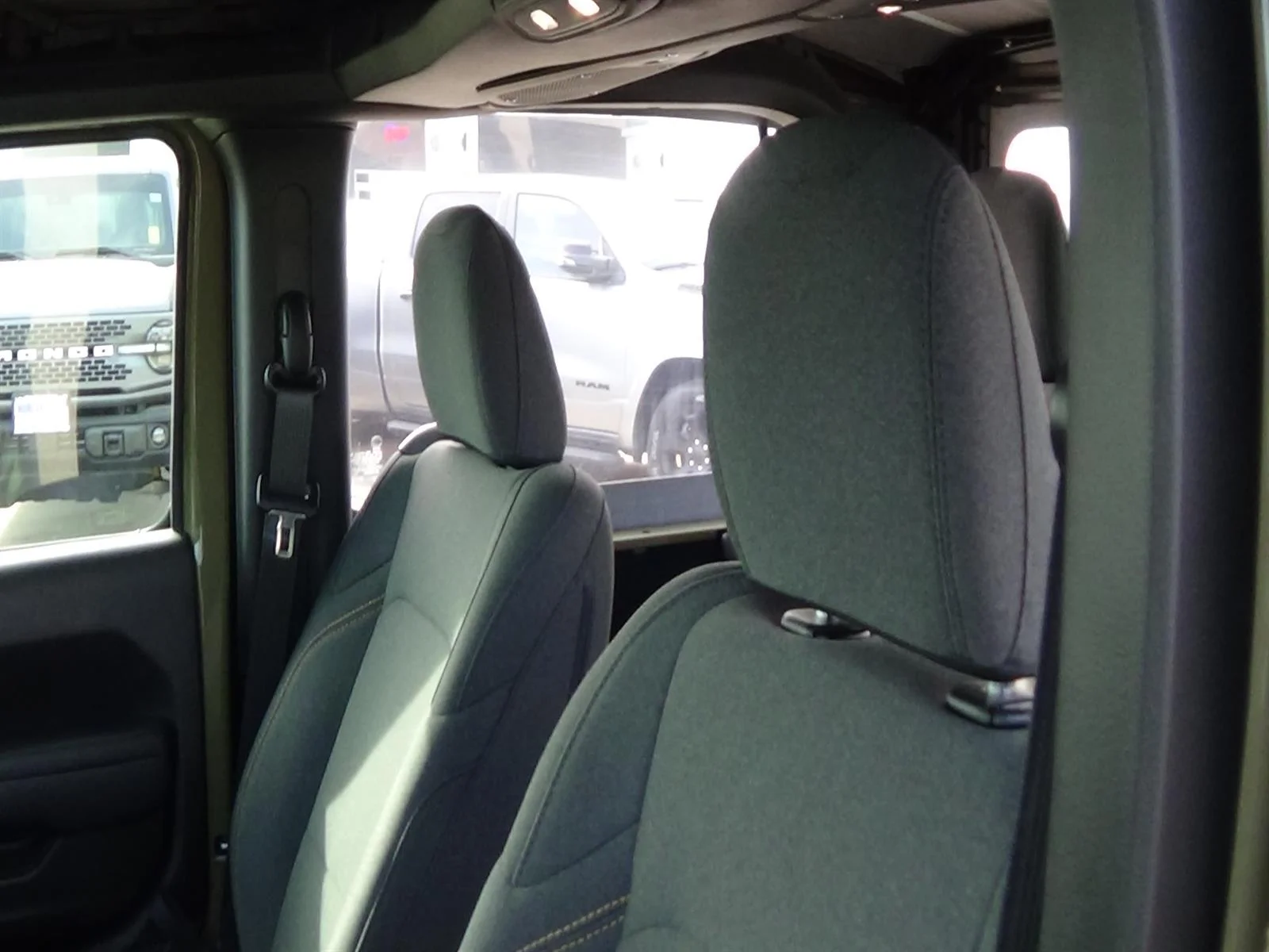Certified Used 2025  Jeep Sport image 13