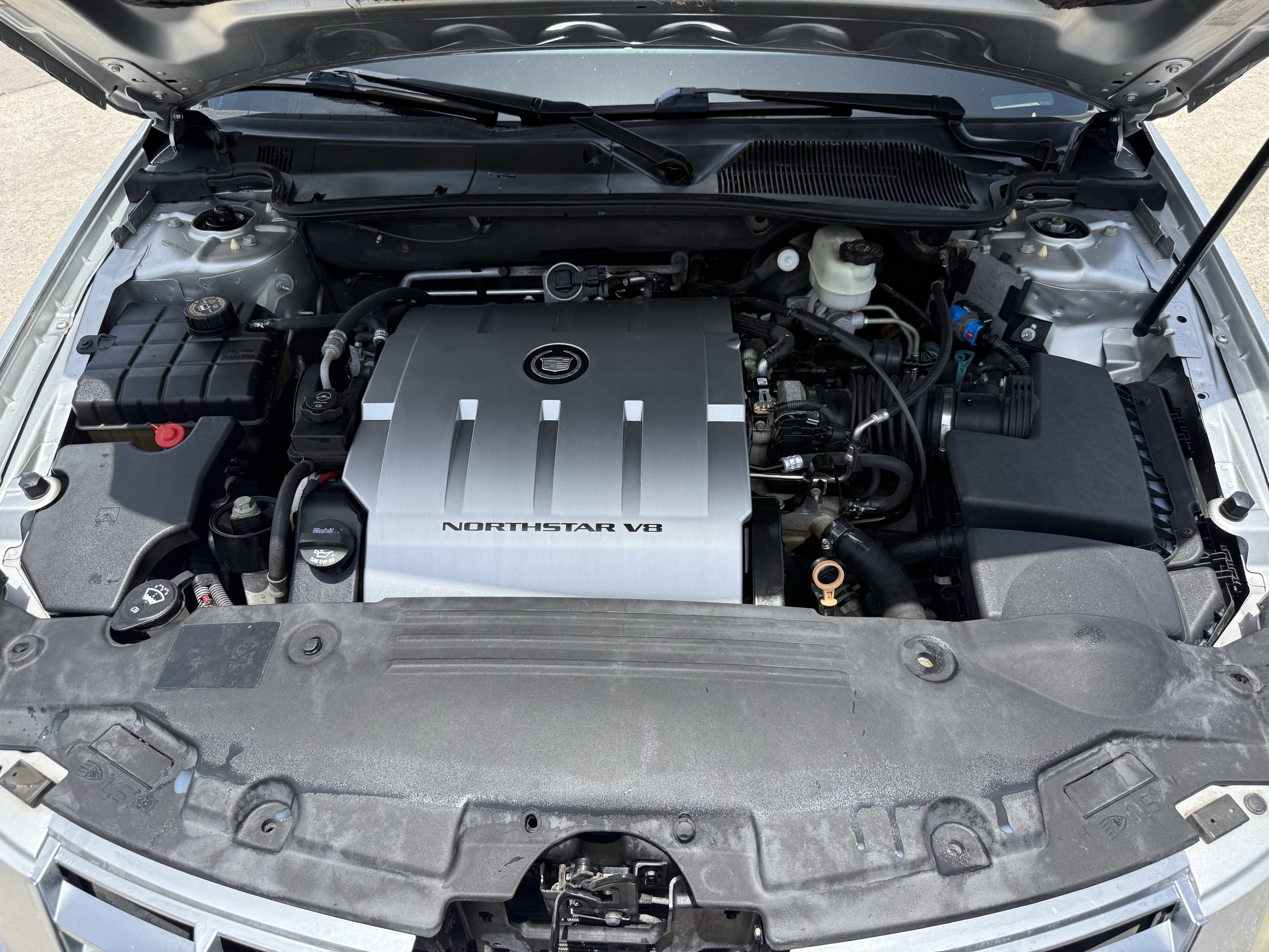 Used 2010 Radiant Silver Cadillac w/1SA image 29