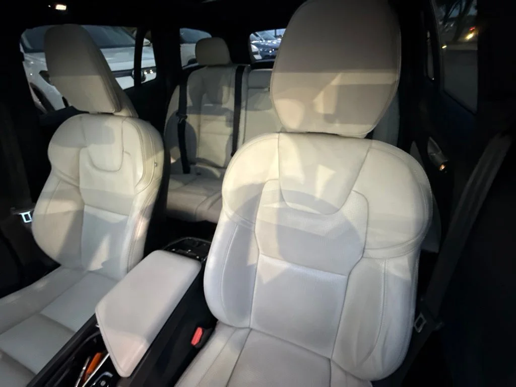 Used 2024 Onyx Black Metallic Volvo Ultimate image 14