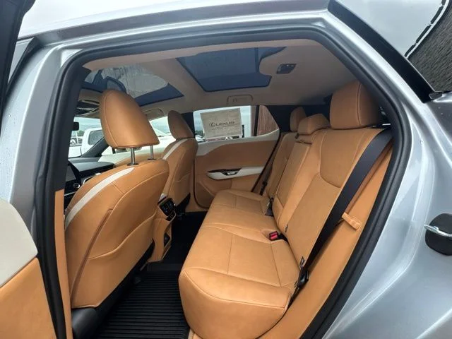 New 2026 Iridium Lexus 450e Premium image 30