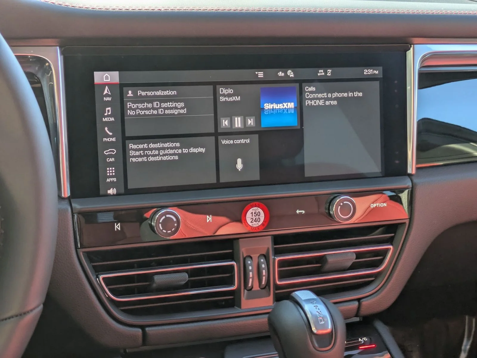2026 Porsche Macan T - Photo 18
