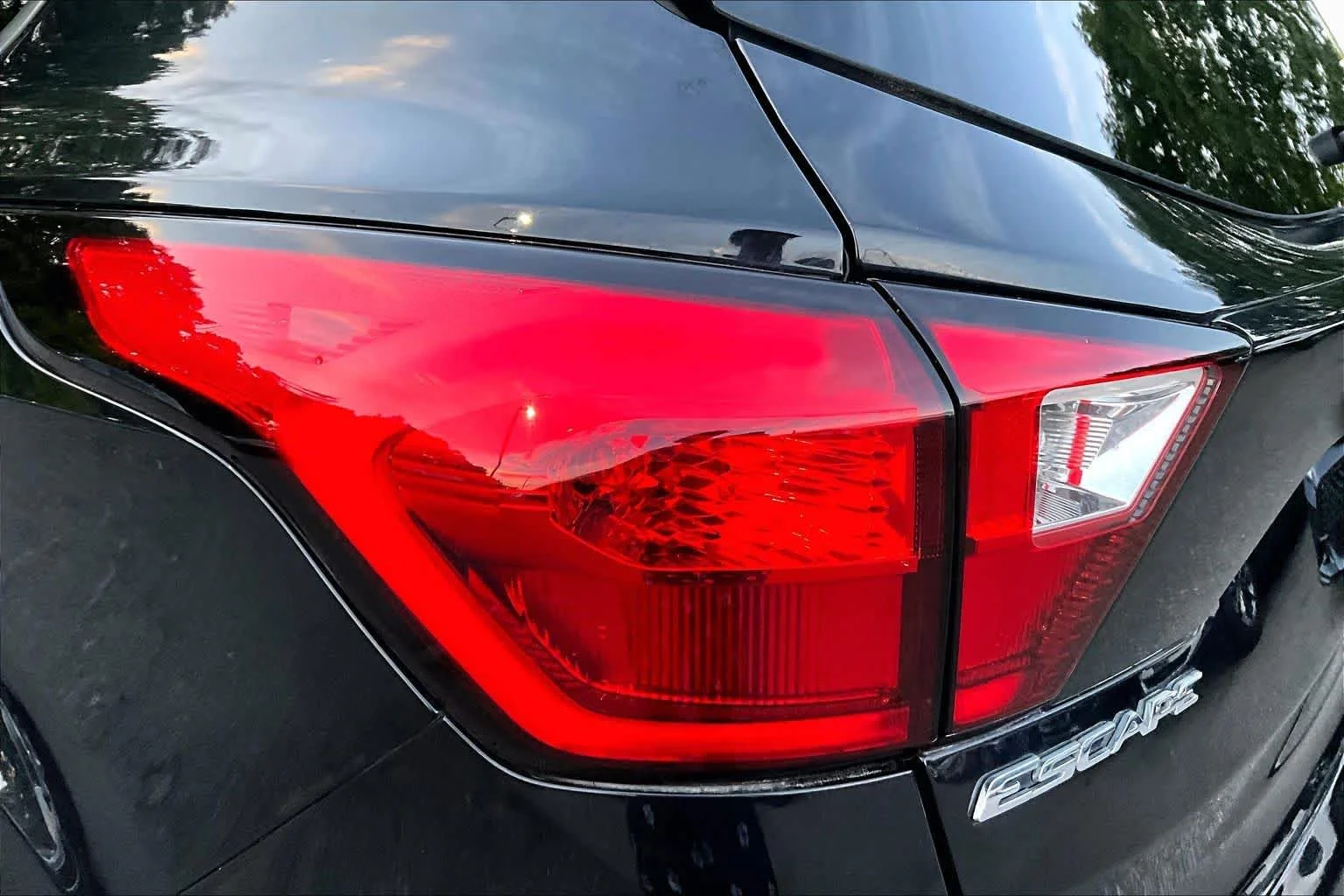 Used 2019 Agate Black Ford SE image 26