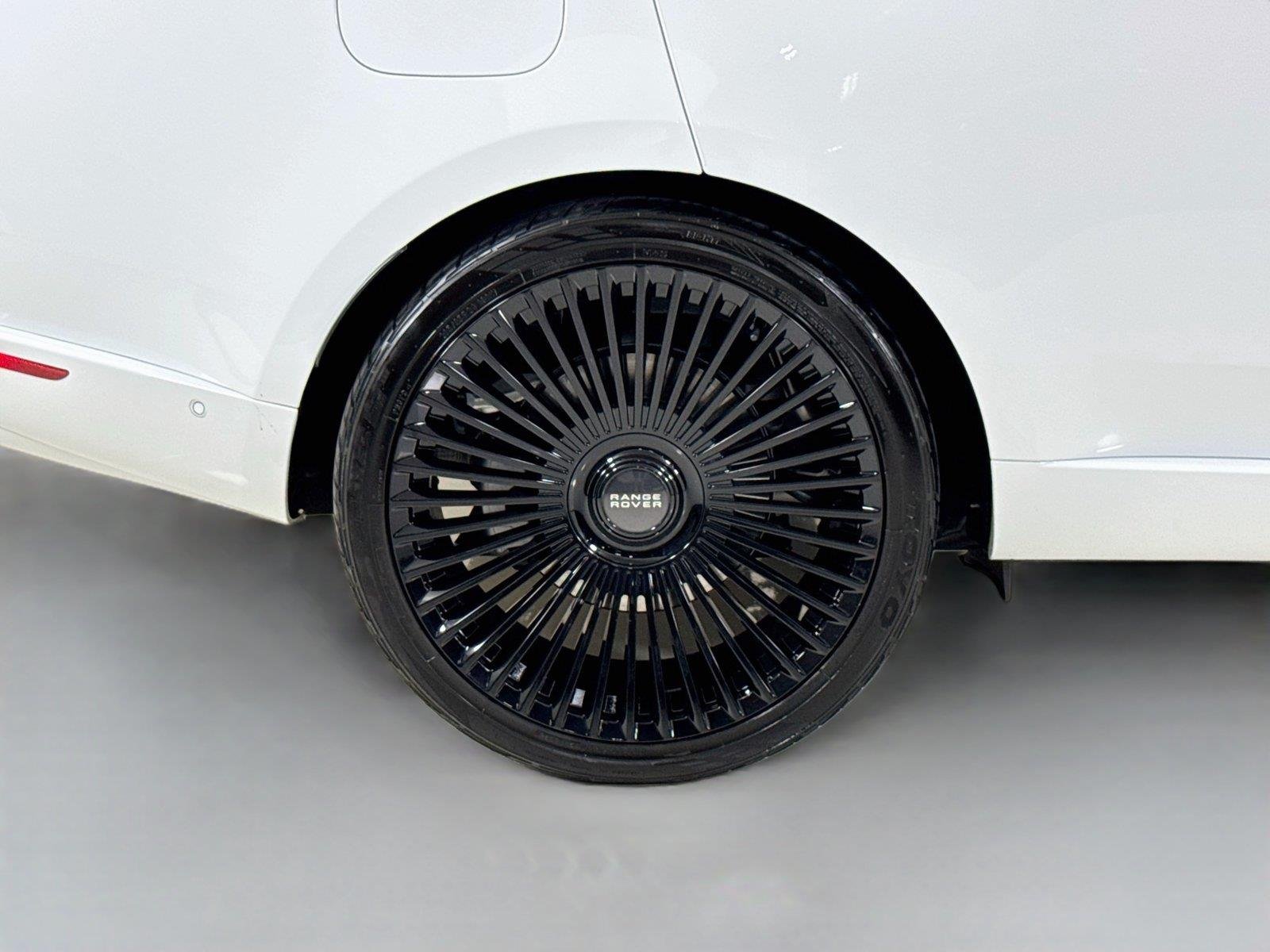 Used 2025 Fuji White Land Rover SE | 24