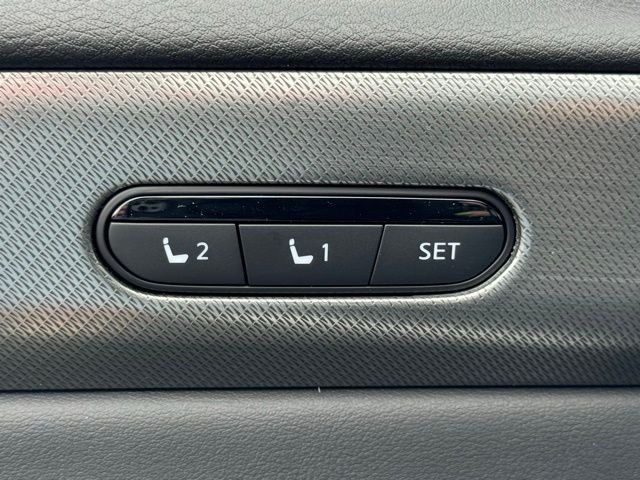 New 2027 2T RAD WHT INFINITI Sport AWD image 13