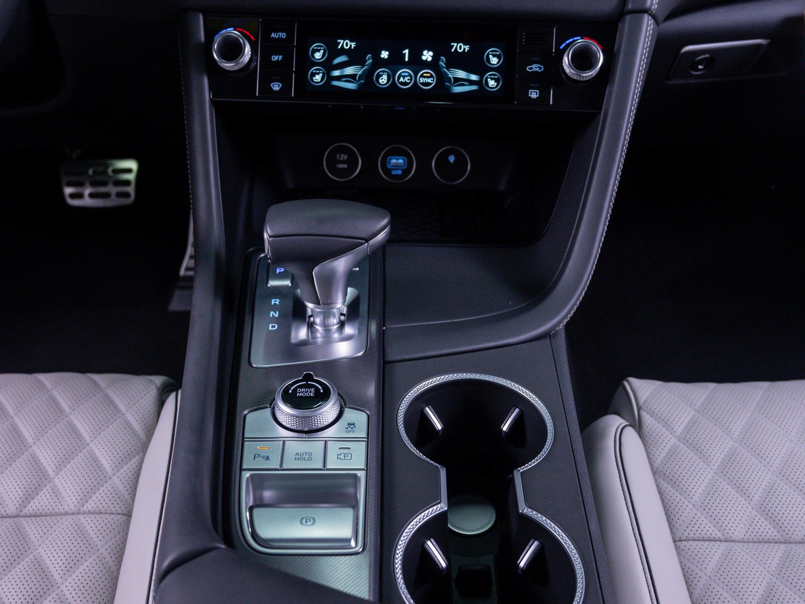 Certified Used 2025 Uyuni White Genesis 3.3T Sport Prestige image 28