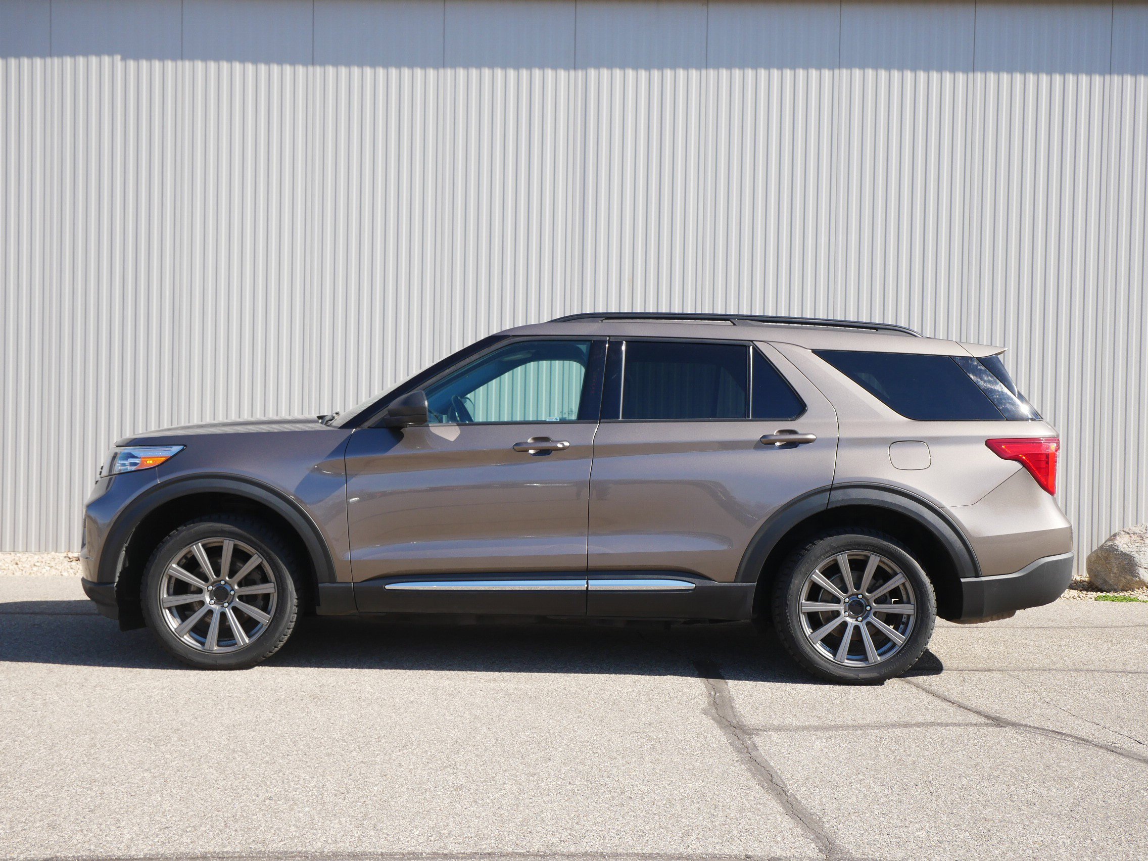 Used 2021 Ford Explorer XLT with VIN 1FMSK8DH5MGB32519 for sale in Hastings, Minnesota