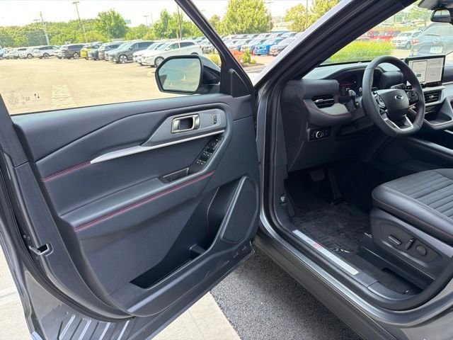 New 2026 Carbonized Gray Metallic Ford ST-Line image 11