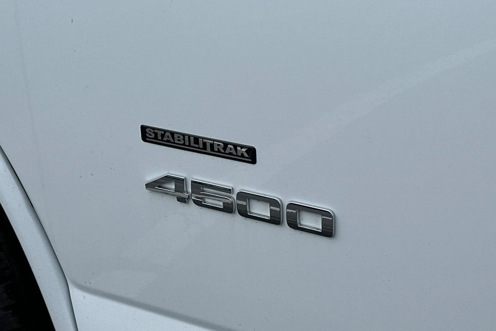 New 2025 Summit White Chevrolet 2WT image 24