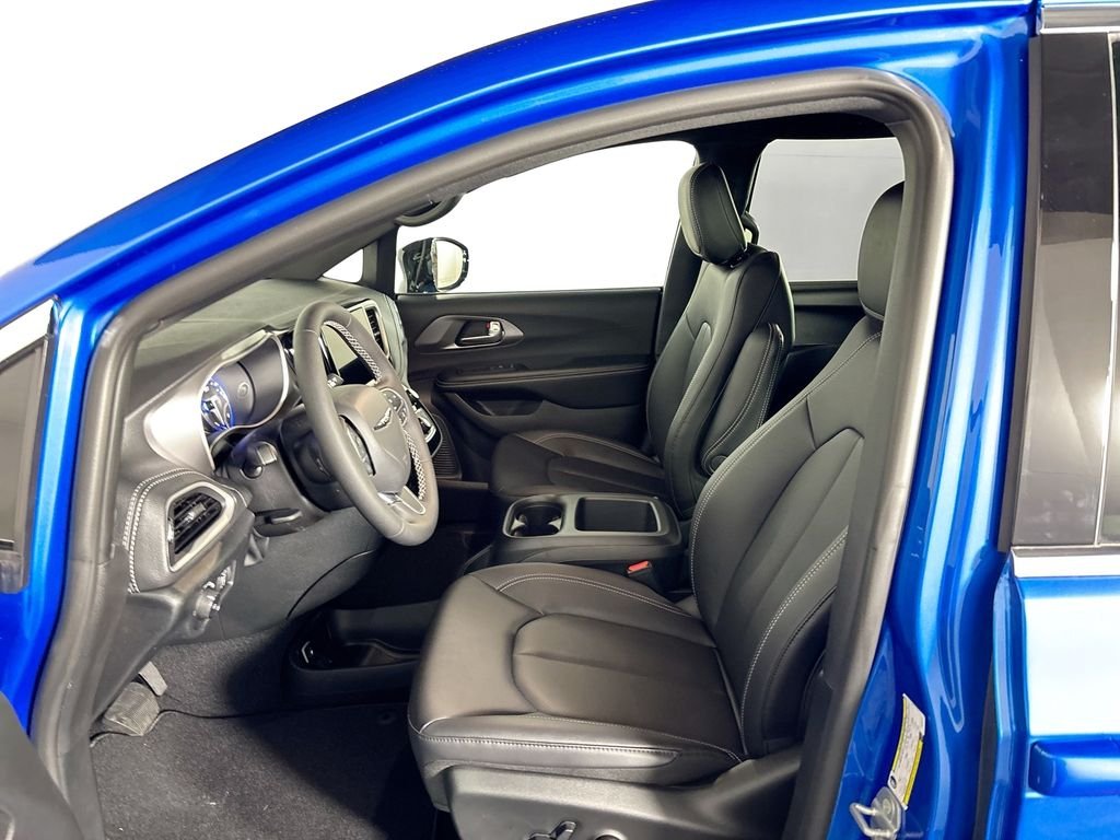 New 2026 Hydro Blue Pearl-Coat Exterior Paint Chrysler  image 11