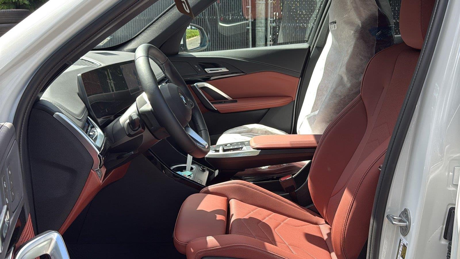 New 2027 0A96 Mineral White Metallic BMW xDrive28i image 10