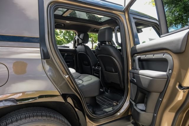 2025 Land Rover Defender X-Dynamic SE - Photo 48