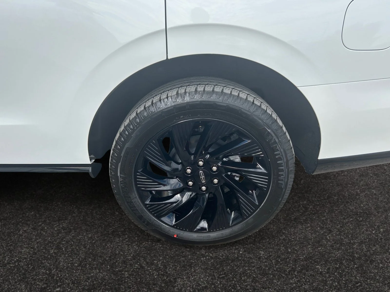 New 2027 Pristine White Metallic Tri-Coat Lincoln Reserve image 9