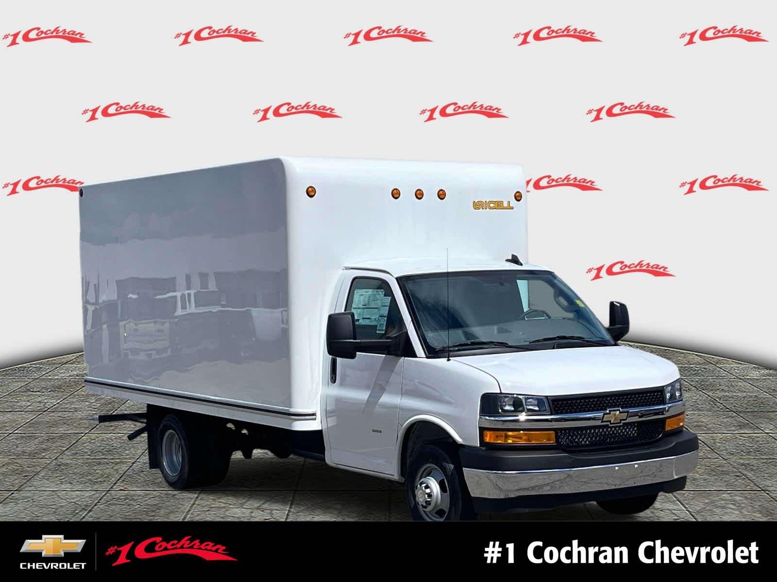 2025 Chevrolet Express Cutaway Base