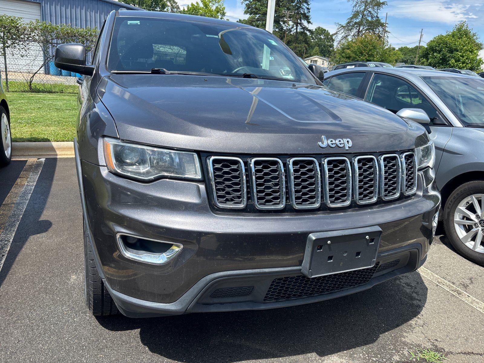 Used 2017 Granite Crystal Metallic Clearcoat Jeep Laredo image 8