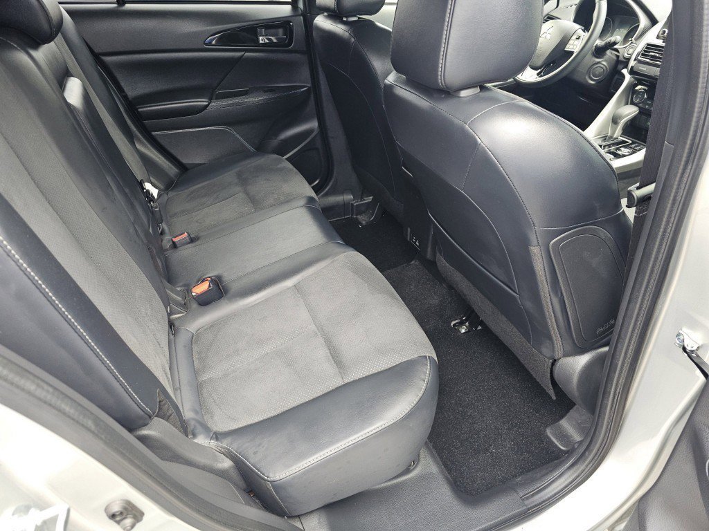 Used 2025 Alloy Silver Metallic Mitsubishi SE image 5