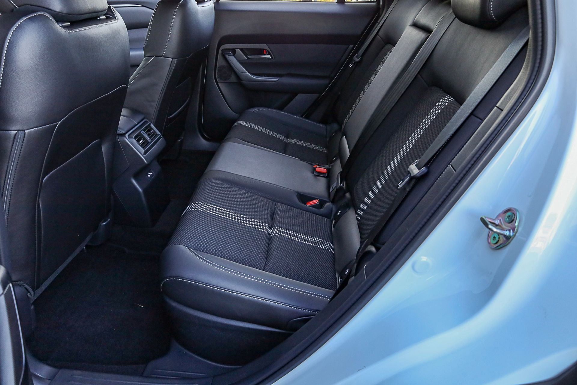 New 2026 Wind Chill Pearl Mazda Preferred AWD image 25
