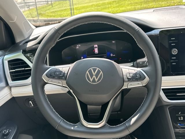 New 2026 Black Volkswagen 1.5T SE image 23