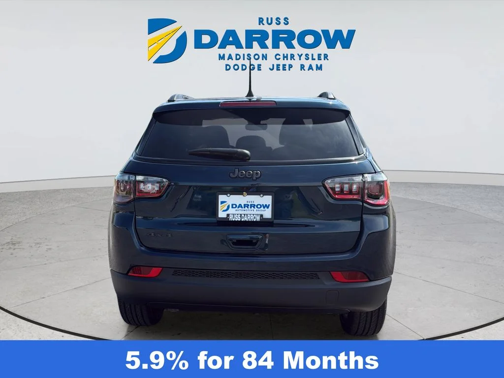 New 2026 Fathom Blue Pearl-Coat Exterior Paint Jeep Latitude image 4