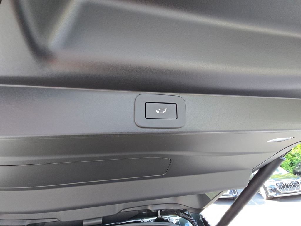 New 2026  Land Rover SE image 12