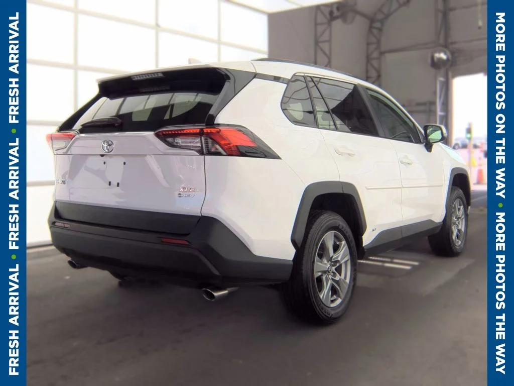 Used 2025 White Toyota XLE image 4
