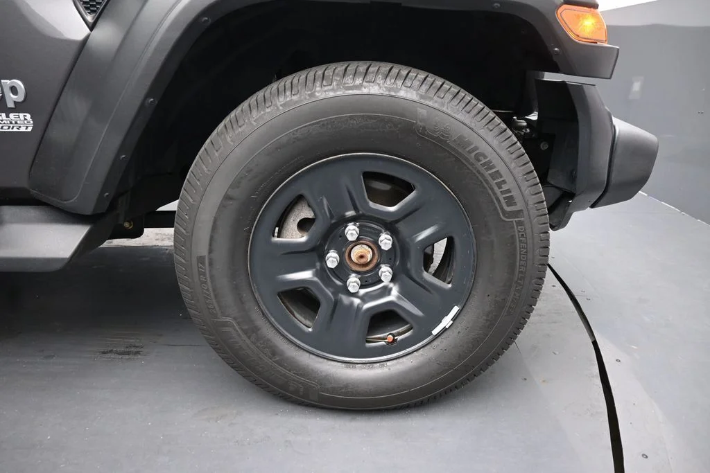 Used 2021 Gray Jeep Unlimited Sport image 13