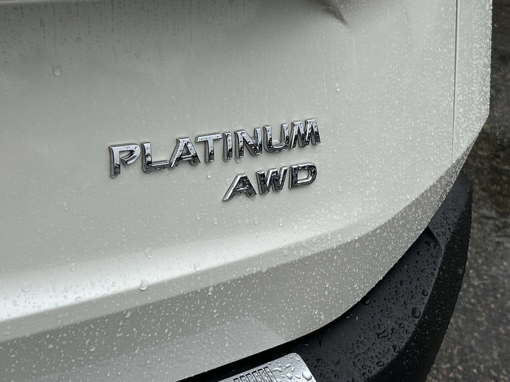 Used 2023 White Nissan Platinum image 14