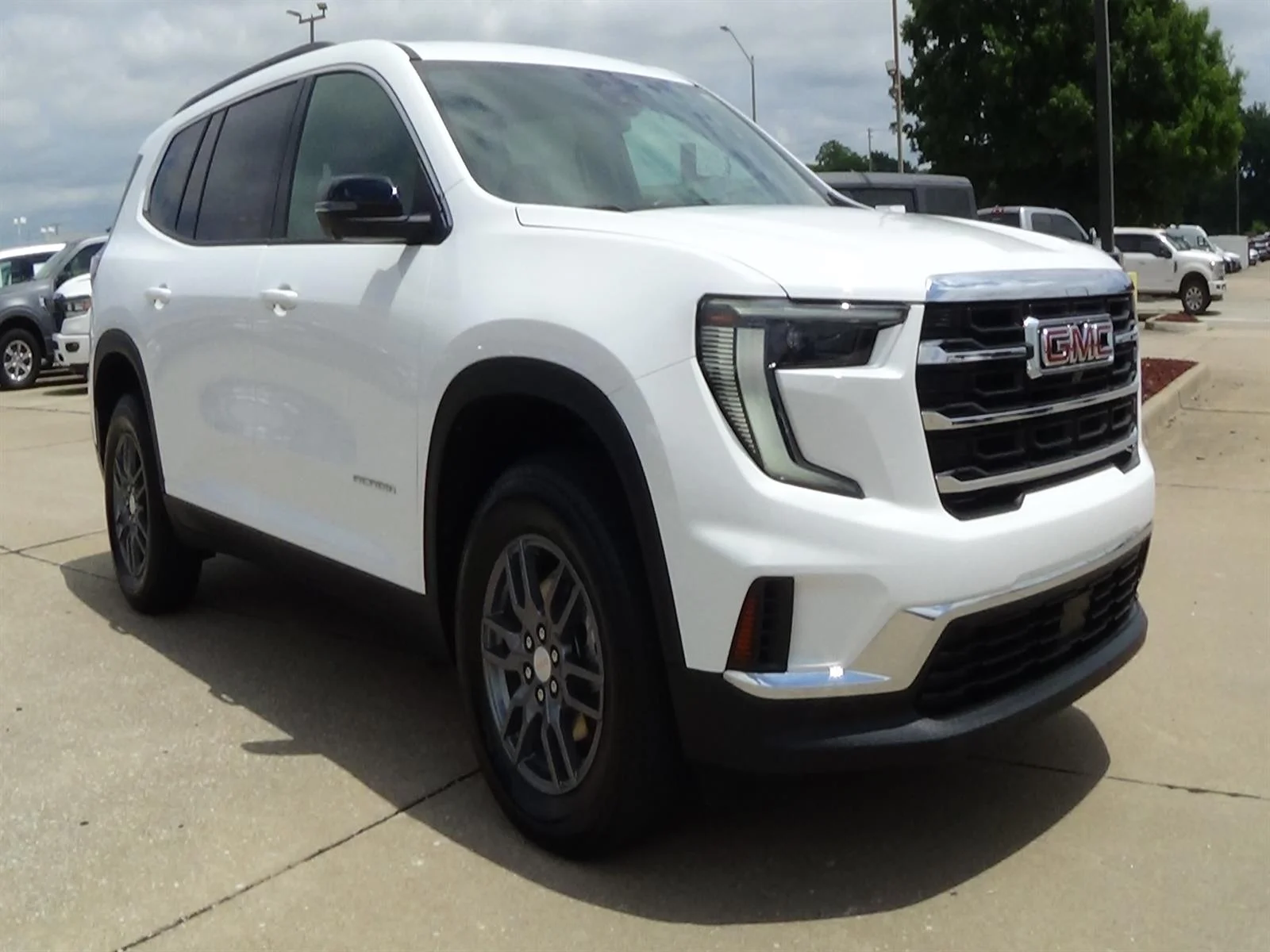 Used 2025 Summit White (gaz) GMC Elevation image 4