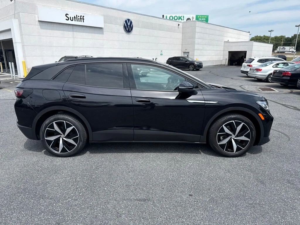 Certified Used 2023 Deep Black Pearl Volkswagen Pro S image 28