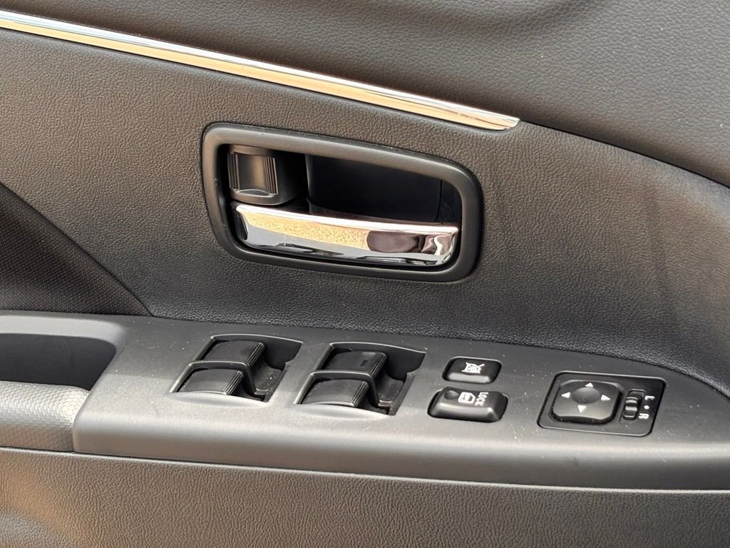 Used 2026 Silver Mitsubishi  image 22